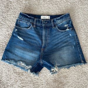 Abercrombie 4 Inch Mom Short